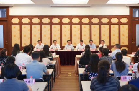 永旺配资端 上海市委决定：杨咏梅履新职