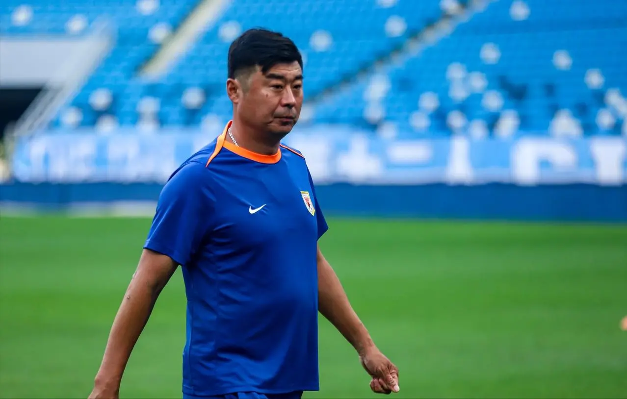 盈股网配资 年薪翻倍挖西乙主力！泰山队免签28岁西乙中卫，待遇远超西乙水平