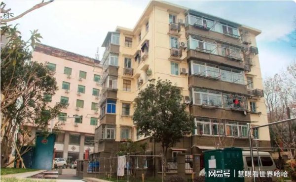 微豪配资 抛弃楼梯房？十年后它可能更值钱！这三个现实很打脸